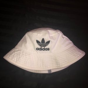 ⚫ White Adidas bucket hat. Perfect condition! $25
